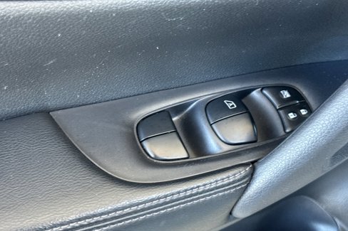 Used 2014 Nissan Rogue S image 13