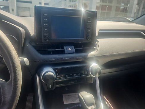 Used 2019 Toyota RAV4 LE image 4