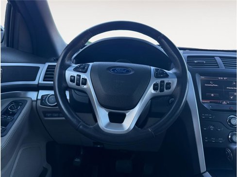 Used 2013 Ford Explorer XLT image 12