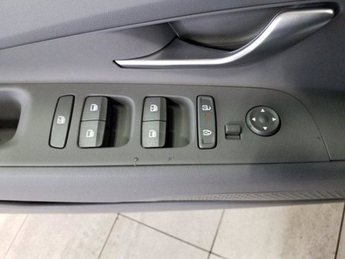 New 2025 Hyundai Elantra SEL image 13