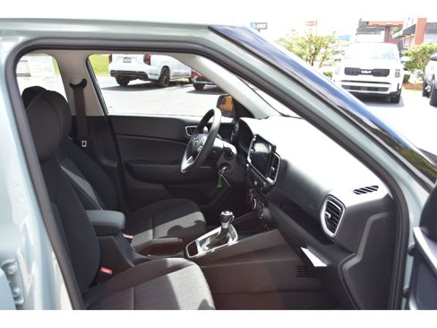 New 2025 Hyundai Venue SE image 14