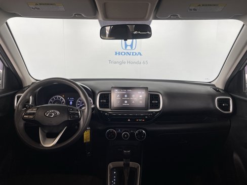 Used 2020 Hyundai Venue SE image 6