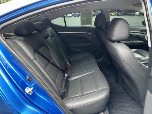 Used 2017 Hyundai Elantra Limited image 16