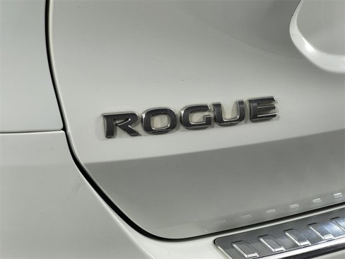 Used 2016 Nissan Rogue SV image 39