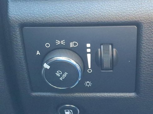 Used 2018 Jeep Grand Cherokee Altitude image 25