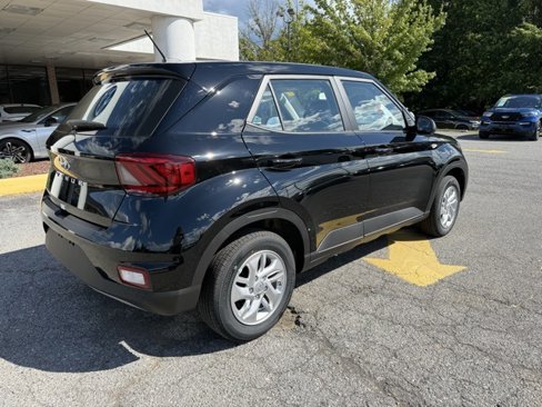 New 2025 Hyundai Venue SE image 3