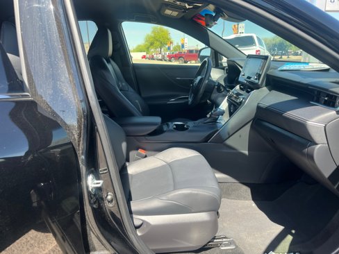 Used 2022 Toyota Venza XLE image 19