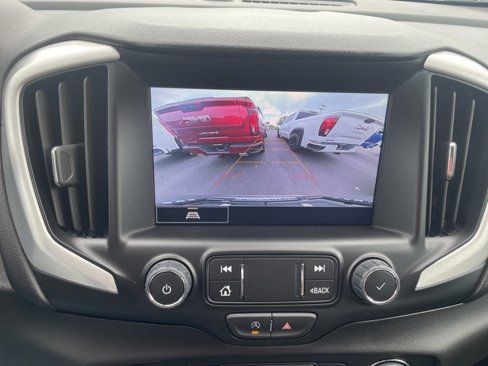 Used 2023 GMC Terrain SLT image 3