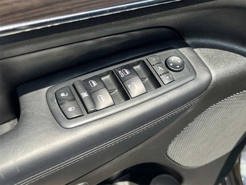 Used 2018 Jeep Grand Cherokee Overland image 14