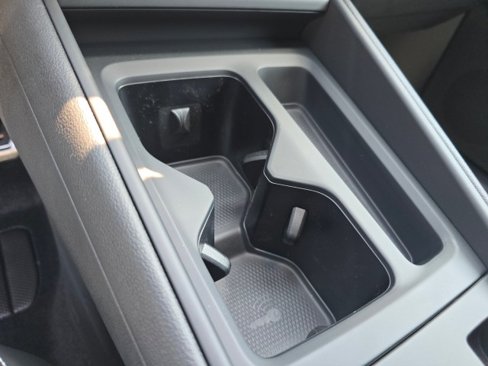 New 2025 Volkswagen Tiguan SE R-Line image 35