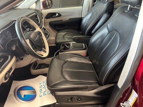 Used 2020 Chrysler Pacifica Limited image 34