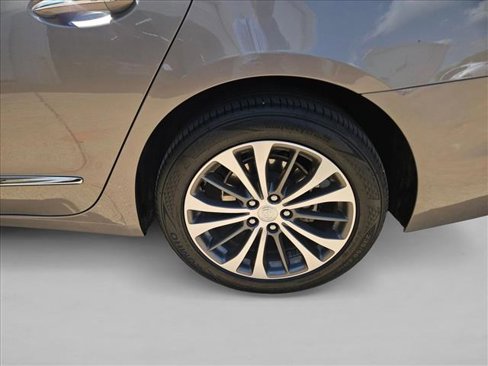 Used 2017 Buick LaCrosse Preferred image 9