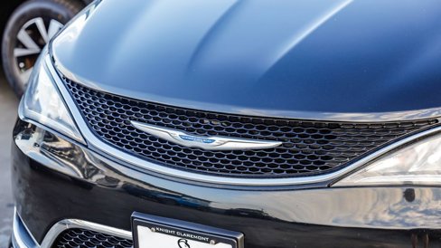 Used 2018 Chrysler Pacifica Touring-L image 6