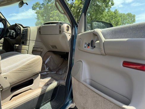 Used 1998 GMC Safari SLE image 8