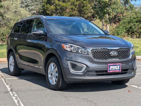 Used 2018 Kia Sorento LX image 3