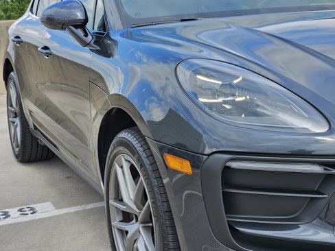Certified 2025 Porsche Macan image 14