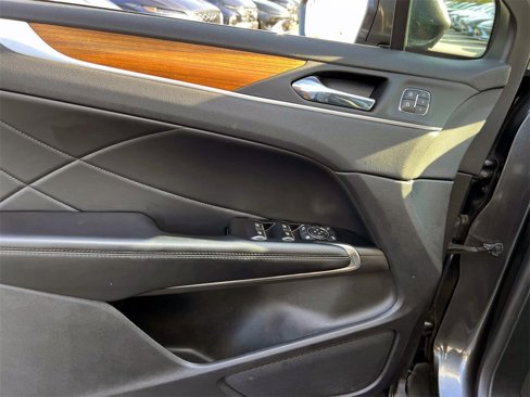 Used 2019 Lincoln MKC Reserve image 12