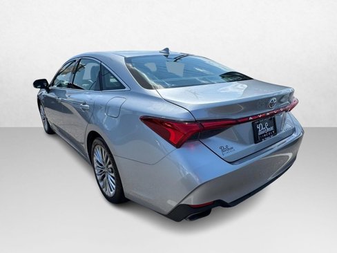Used 2019 Toyota Avalon Limited image 7