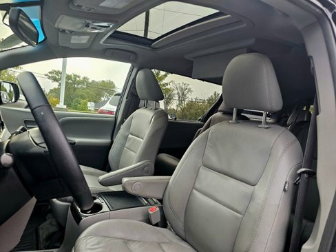 Used 2017 Toyota Sienna XLE Premium image 20