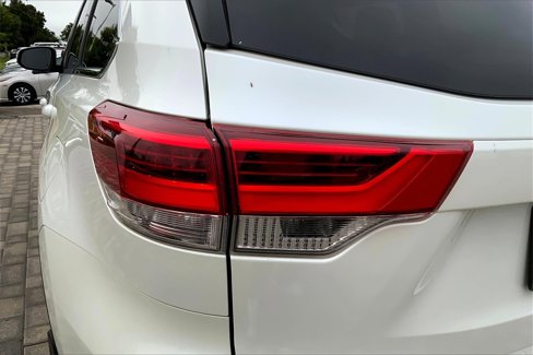 Used 2018 Toyota Highlander XLE image 23