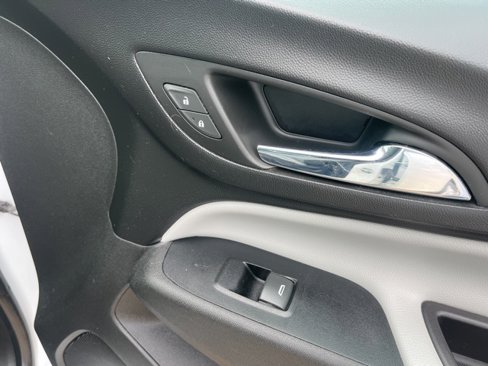 Used 2018 Chevrolet Equinox LS image 53