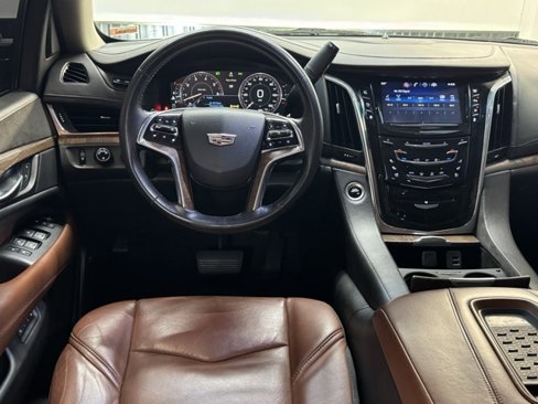 Used 2015 Cadillac Escalade Luxury image 7