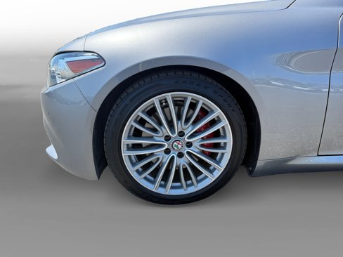 Used 2017 Alfa Romeo Giulia Ti w/ TI Lusso Light Wood Package image 9