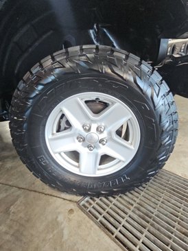 Used 2021 Jeep Gladiator Sport image 36