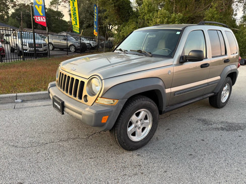 Used 2005 Jeep Liberty Sport image 2