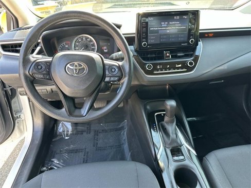 Used 2022 Toyota Corolla LE image 17