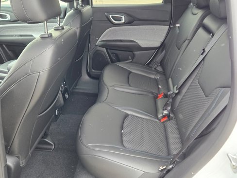 New 2025 Jeep Compass Latitude image 16
