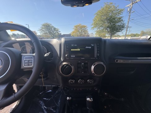Used 2016 Jeep Wrangler Unlimited Sahara image 25