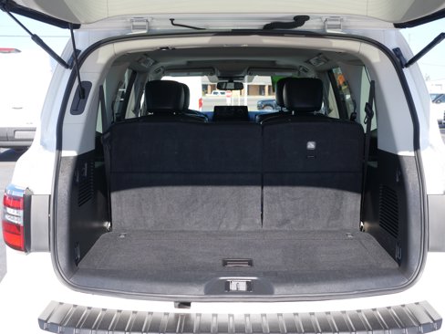 Used 2023 Nissan Armada SL w/ Captain's Chairs Package image 14