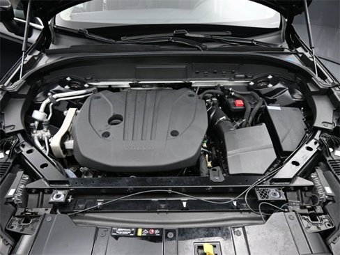 Used 2022 Volvo XC60 B5 Momentum w/ Climate Package image 32