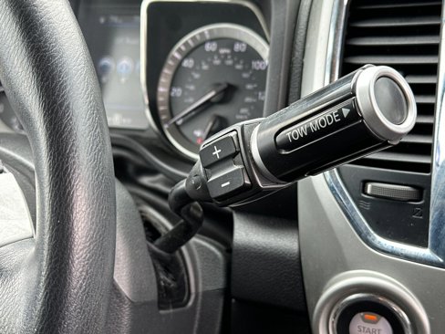 Used 2019 Nissan Titan SV image 19