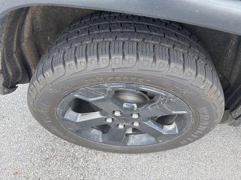 Used 2020 Jeep Grand Cherokee Laredo image 12