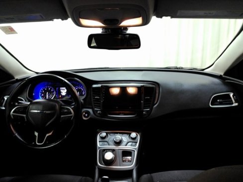 Used 2015 Chrysler 200 Limited w/ Convenience Group image 27