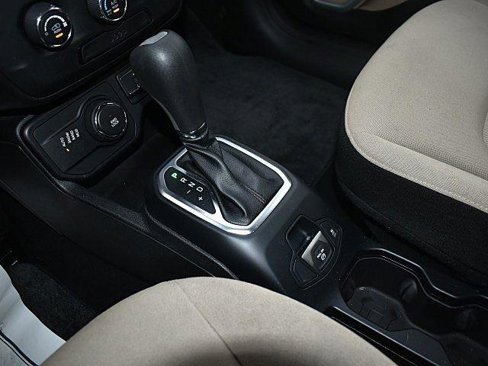 Used 2018 Jeep Renegade Sport w/ Power & Air Group image 12