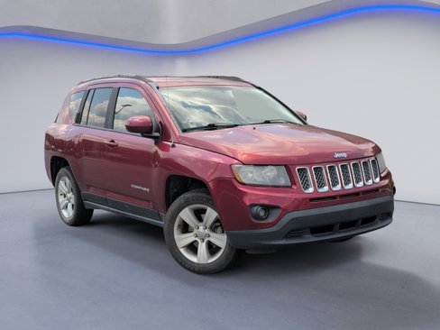 Used 2016 Jeep Compass Latitude image 2