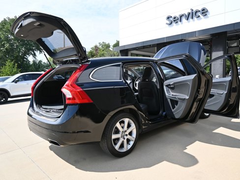 Used 2017 Volvo V60 T5 Premier w/ Convenience Package image 14