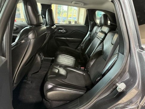 Used 2019 Jeep Cherokee Trailhawk w/ Cold Weather Group image 20