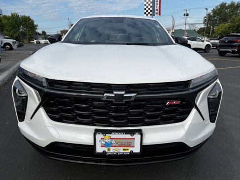 Used 2024 Chevrolet Trax RS image 2