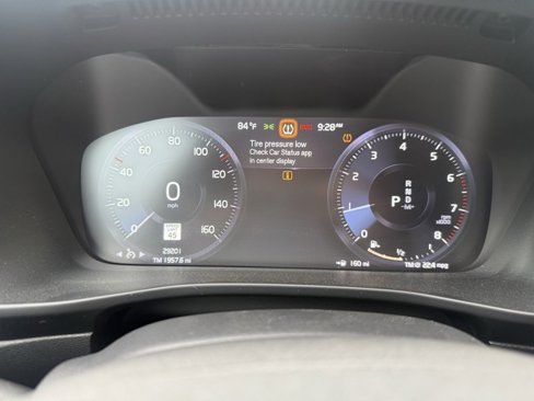 Used 2021 Volvo XC40 T5 R-Design w/ Climate Package image 13