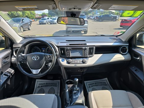 Used 2018 Toyota RAV4 LE image 15