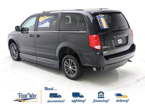 Used 2017 Dodge Grand Caravan SXT image 7