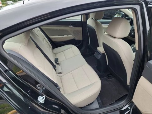 Used 2017 Hyundai Elantra SE image 11