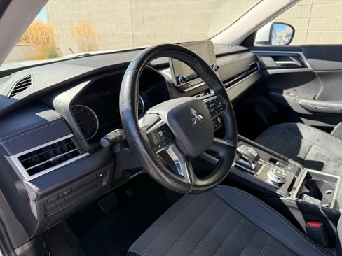 Used 2024 Mitsubishi Outlander SE image 18