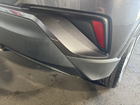 Used 2022 Toyota C-HR XLE image 17
