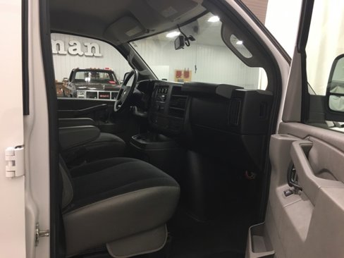 Used 2018 Chevrolet Express 2500 w/ Driver Convenience Package image 15