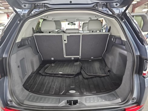Used 2019 Land Rover Discovery Sport SE image 14